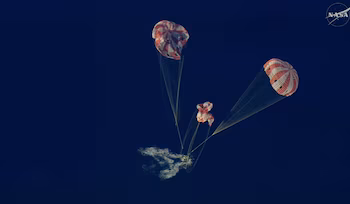 Le moment exact de l'amerrissage dans l'Océan Pacifique (NASA)