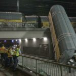Des wagons de train de marchandises tombent d’un pont à Munich