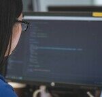 40 experts se sont enfermés pour résoudre un problème : comment éviter que la société ne s’effondre à cause de l’IA.