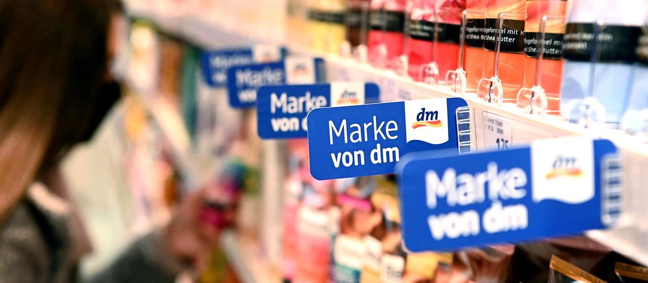 À la place de produits de marque coûteux : Plus de marques de distributeur sur les étagères