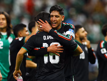 Obed Vargas apportó cinco recuperaciones, generó ocasiones de peligro y se quedó cerca de anotar en su debut con México. REUTERS/Daniel Becerril