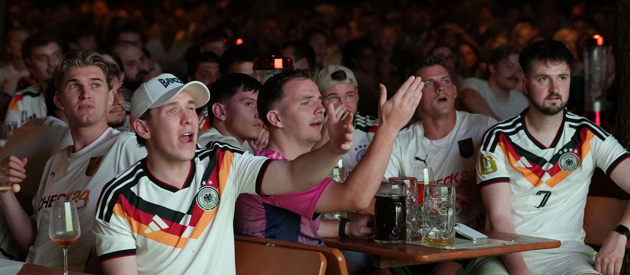 Avant le seizième de finale : les fans entre espoir et doute.