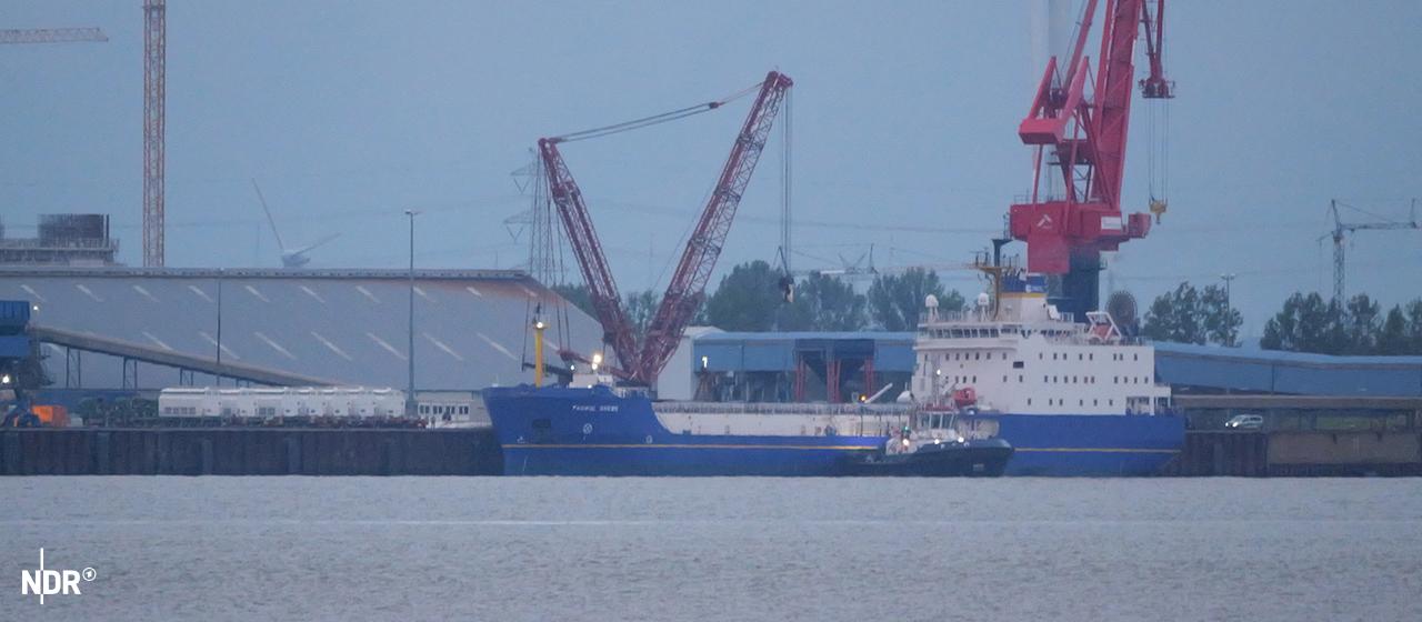 Castor-Transport vers Brokdorf : le navire est arrivé à Brunsbüttel