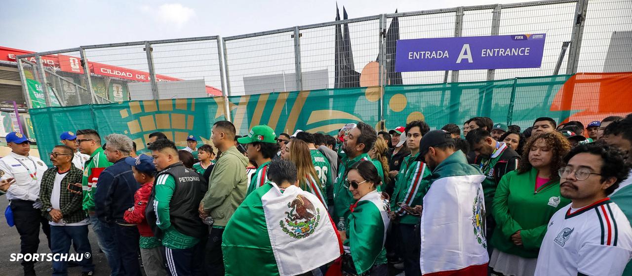 Des files d’attente longues devant le stade Azteca des heures avant le coup d’envoi