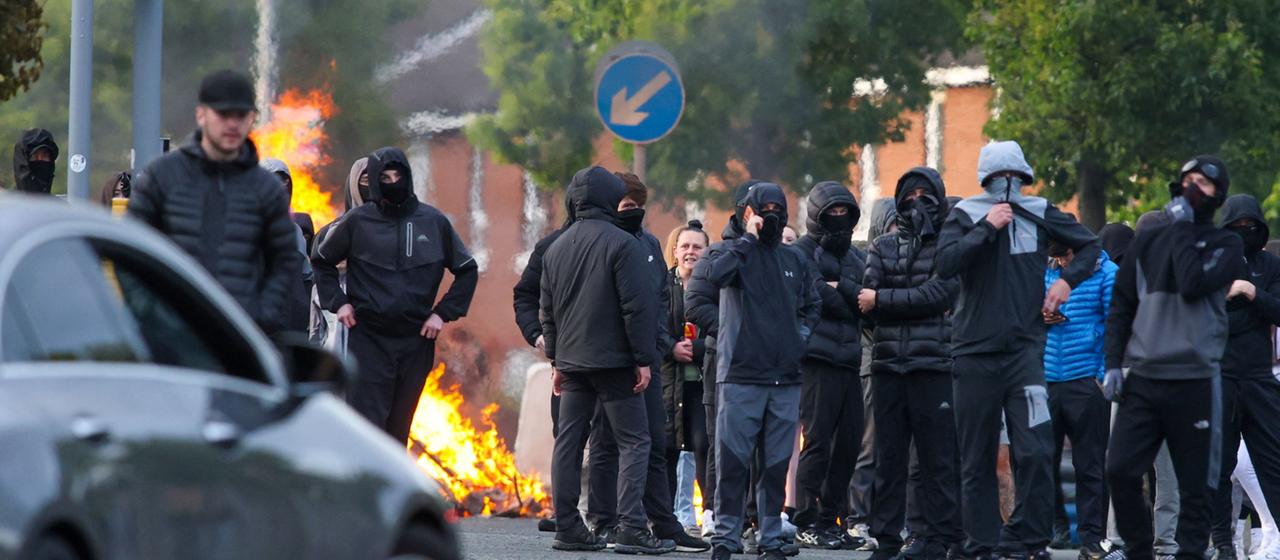Émeutes racistes à Belfast : La violence ravive des souvenirs sombres