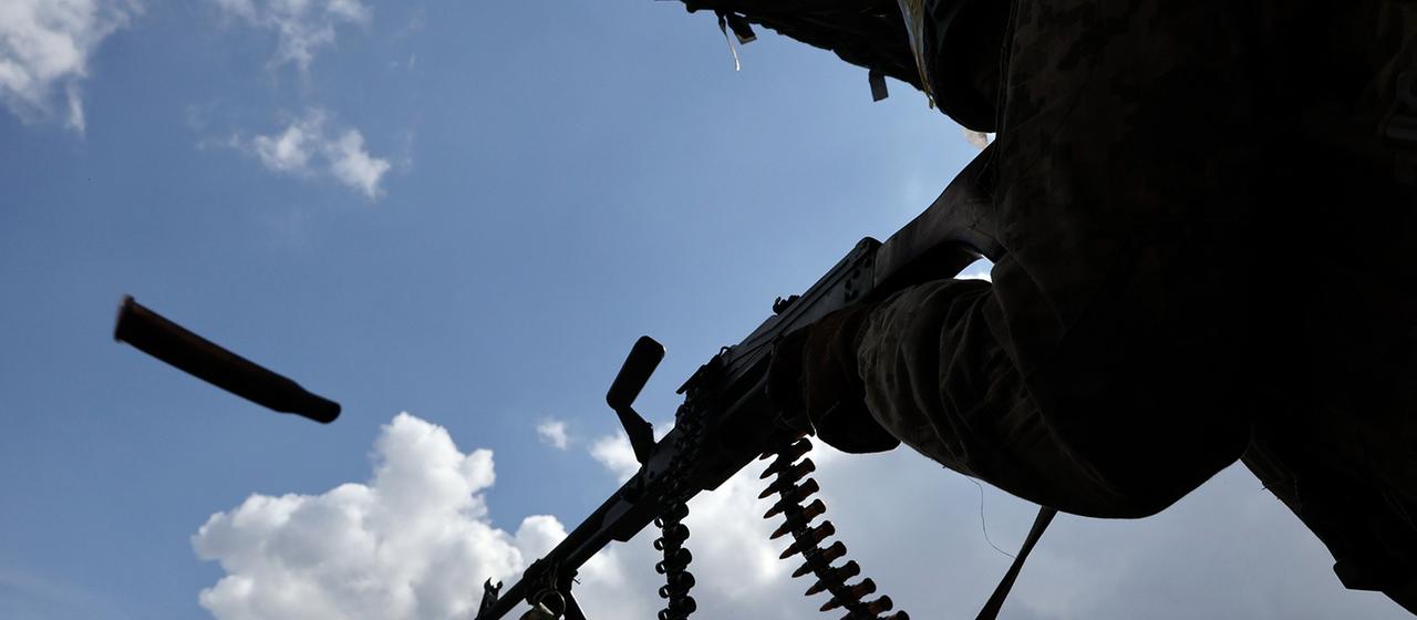 Guerre en Ukraine : Des armes et des munitions sur le marché noir ?
