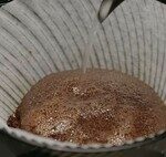 Le café ne te donne pas d’énergie, il te la prête : voici ce que la caféine fait vraiment à ton cerveau.