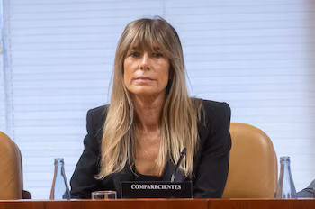 Le juge Peinado ouvre une nouvelle enquête dans l’affaire Begoña Gómez concernant un contrat avec Barrabés financé par des fonds européens.
