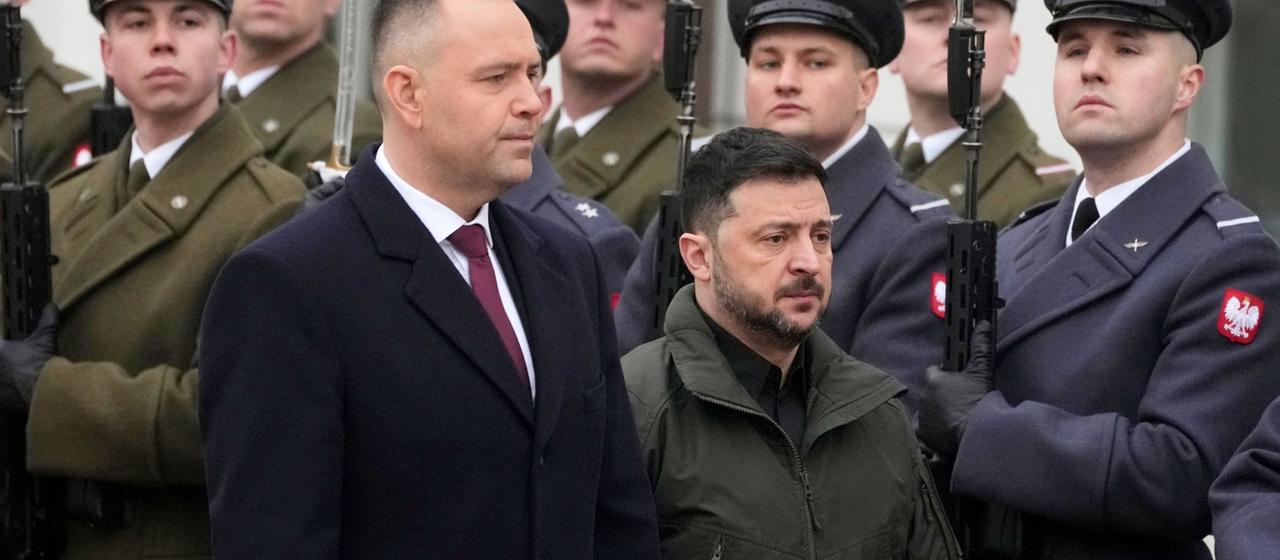 Le président de Pologne retire la plus haute distinction à Selenskyi.