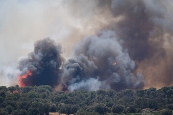 L’incendie de La Bisbal (Girona) génère un nuage de feu qui pourrait brûler 10 000 hectares