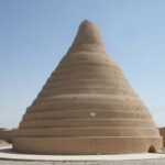 Nous refroidissons les maisons depuis des décennies avec des machines de plus en plus chères. La méthode persane ne consomme pas un seul watt depuis 2 500 ans.