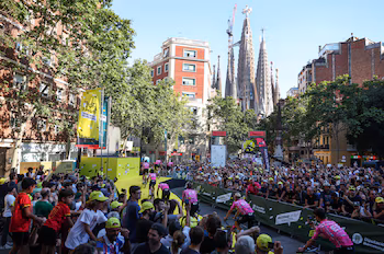 Ben Healy, Kasper Asgreen, Georg Steinhauser, Richard Carapaz, Sean Quinn, Max Walker, Michael Valgren Andersen et Alex Baudin complètent l'équipe du EF Education Easypost - crédit Bruna Casas/REUTERS