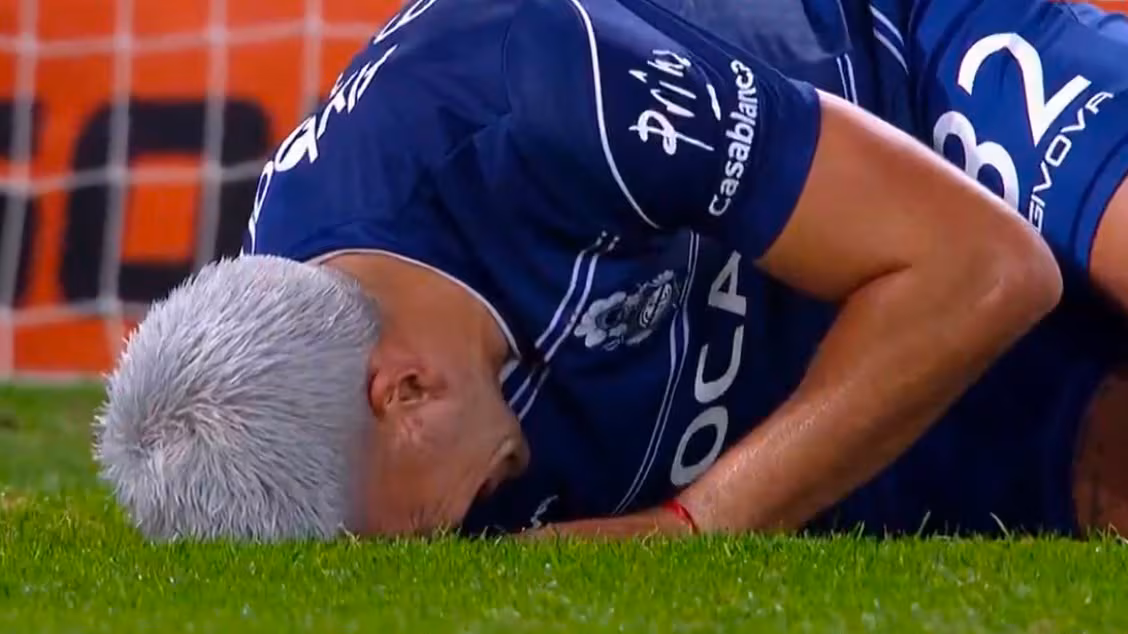 Incroyable : un footballeur de Gimnasia La Plata a raté un penalty et s’est blessé en le tirant