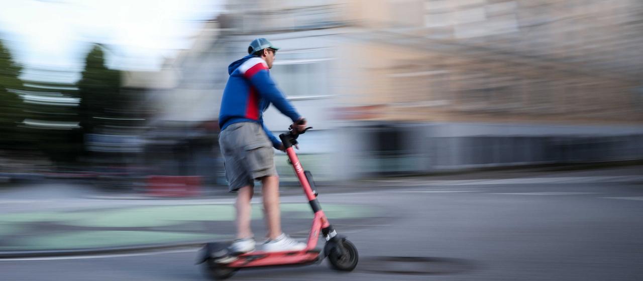 Accidents avec des E-Rollers – Les victimes devraient recevoir plus facilement des indemnisations