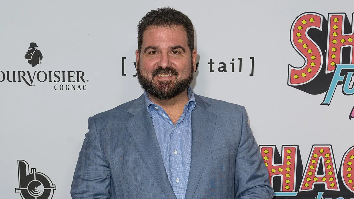 Dan Le Batard affirme qu’ESPN est dirigé par McAfee et des “Blancs” après des licenciements, attaque OutKick dans un rant déchaîné.