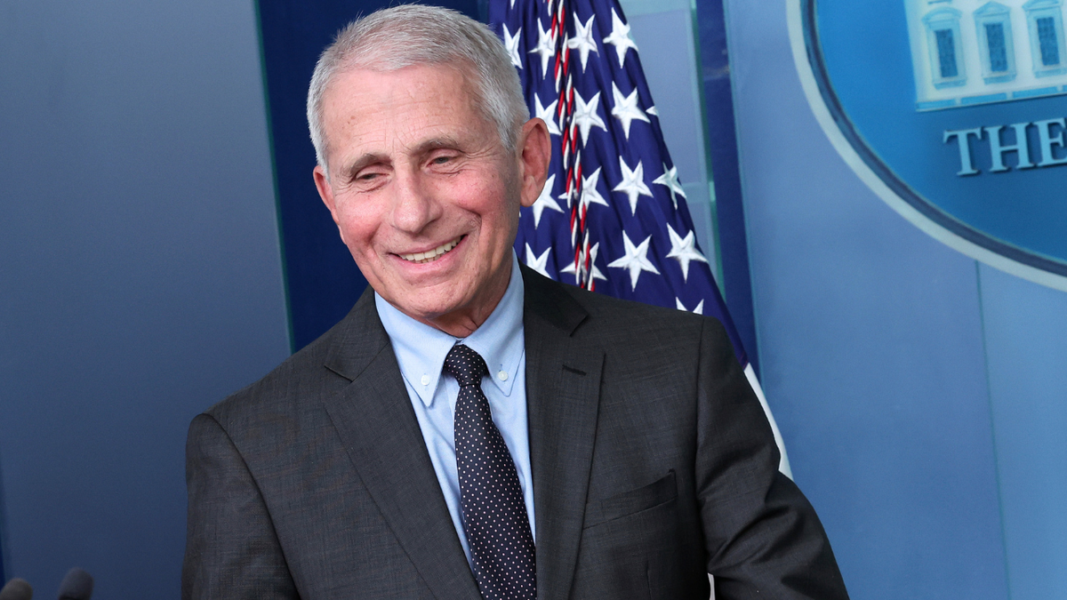 Fauci affirme qu’il était la personne la plus célèbre au monde pendant la COVID-19