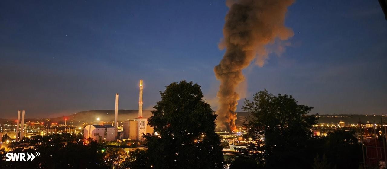 Incendie majeur dans une zone industrielle de Stuttgart – La population est avertie