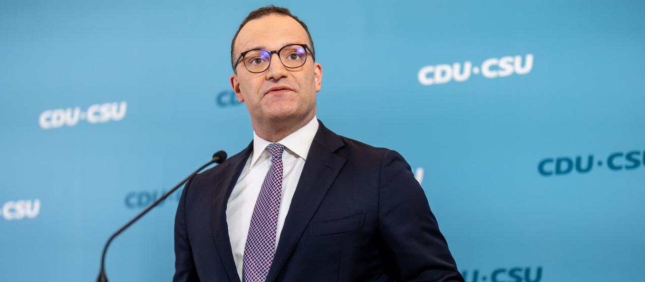 Jens Spahn (CDU) défend la gestation pour autrui face aux critiques