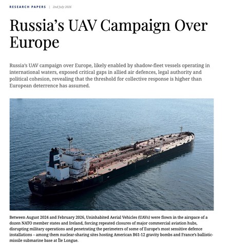 L’Europe pensait que la flotte fantôme russe transportait du pétrole. Un rapport révèle quelque chose de bien pire : des “portaaviones” de drones.