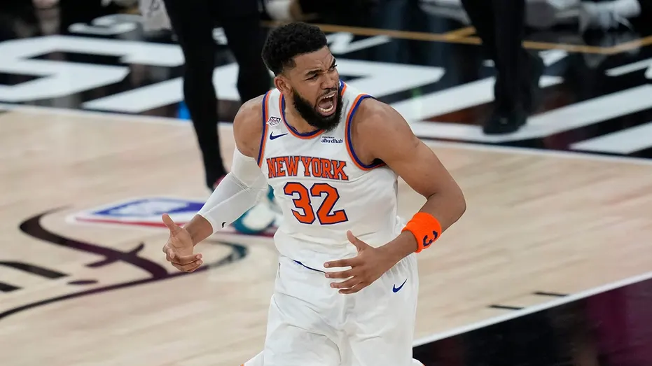 La star des Knicks, Karl Anthony-Towns, assiste à une collecte de fonds juive tandis que d’autres joueurs de la NBA prennent une position opposée.