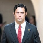 Le député Brandon Gill interpelle les démocrates sur les accusations de suprémacisme blanc