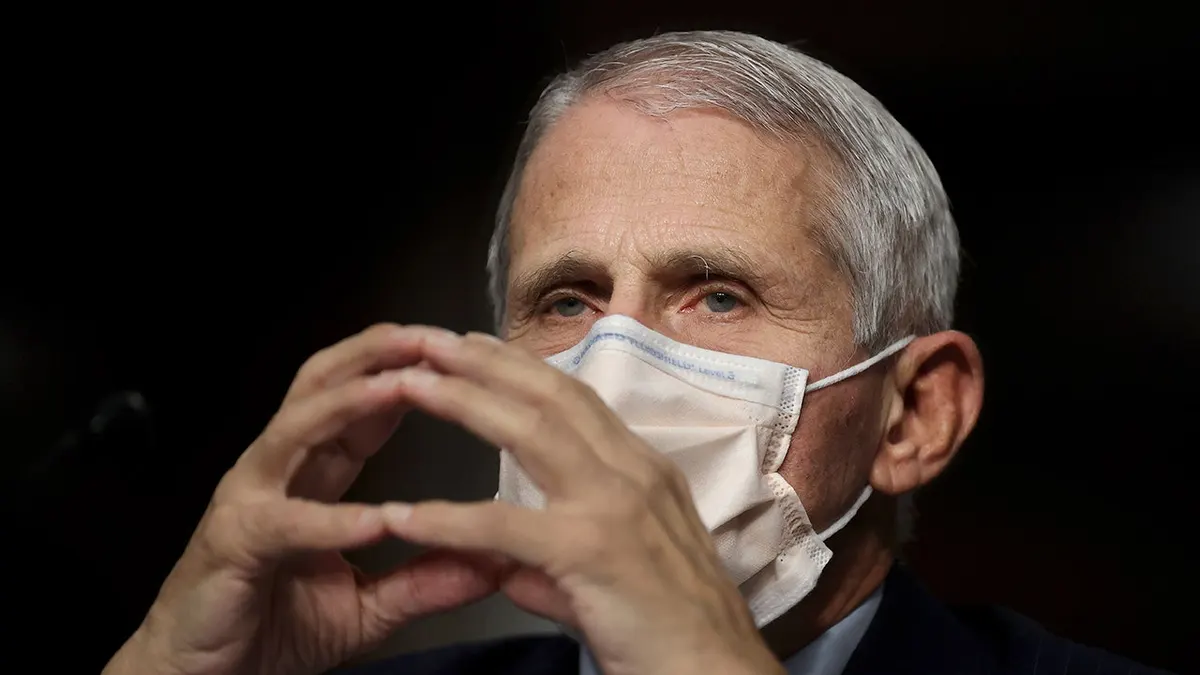 Le journal privé et les e-mails d’Anthony Fauci montrent qu’il savait que les confinements avaient échoué et a poussé les masques sans preuves.