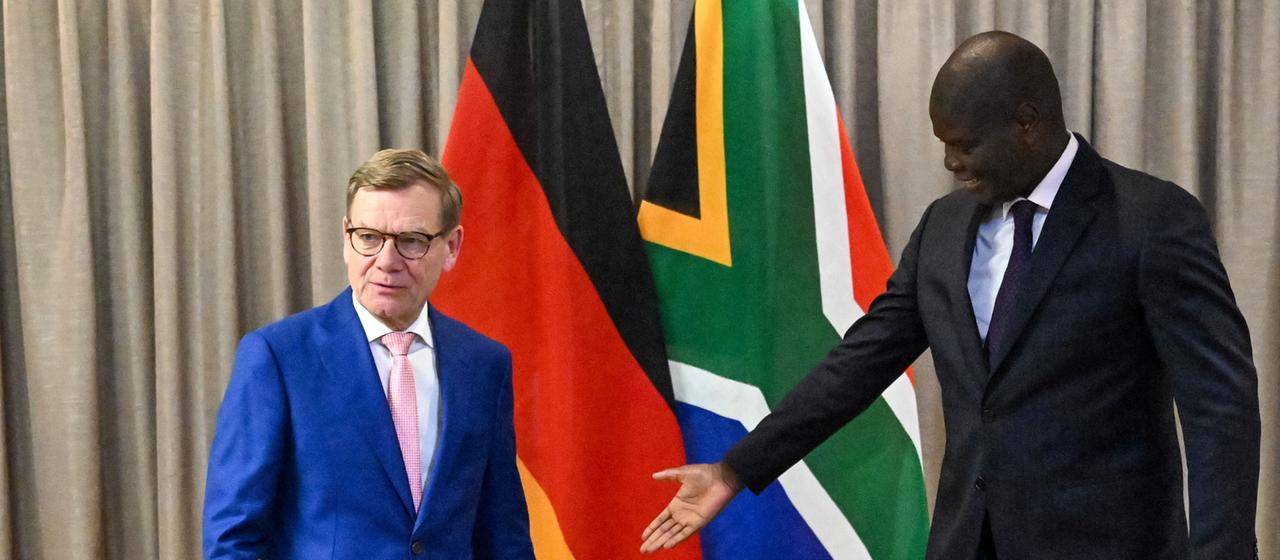 Le ministre des Affaires étrangères Wadephul rencontre son homologue Lamolla en Afrique du Sud