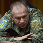 Le président ukrainien Zelenskyj révoque le général Syrskyj.