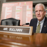 Le sénateur alaskien Dan Sullivan déclare qu’il battra l’effort des démocrates pour “voler” son nom.
