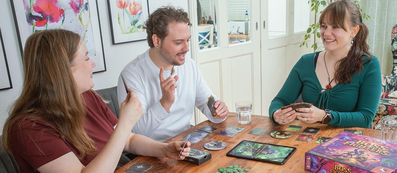 Le smartphone sur la table – les applications sont-elles de bons partenaires de jeu ?