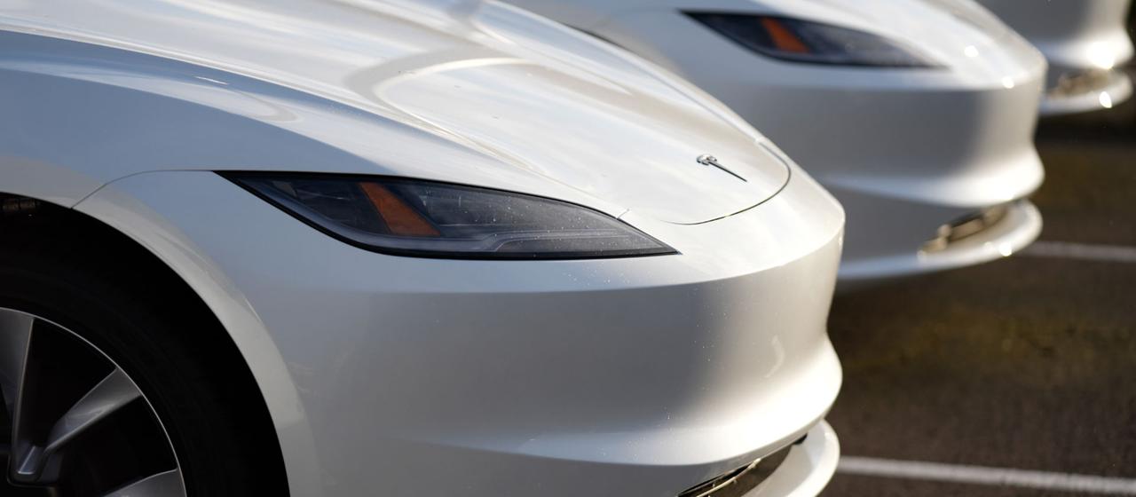 Les voitures électriques sont devenues nettement moins chères depuis 2020.