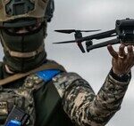 L’image semble absurde jusqu’à ce que l’on comprenne la menace de la Chine : Taïwan renforce ses canons anti-aériens avec des filets de pêche.