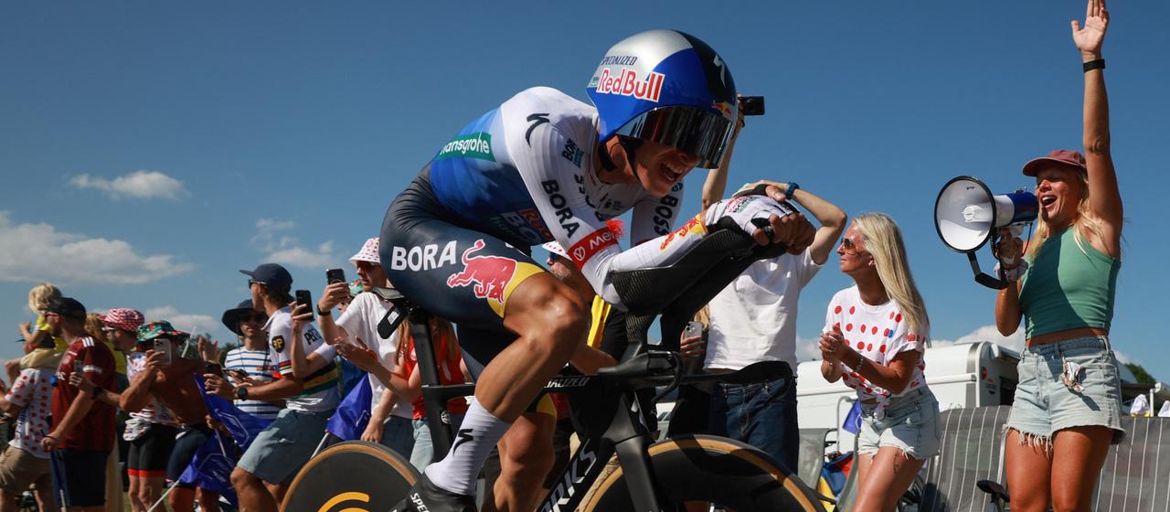 Lipowitz chute lors de la victoire d’Evenepoel et doit abandonner le Tour de France