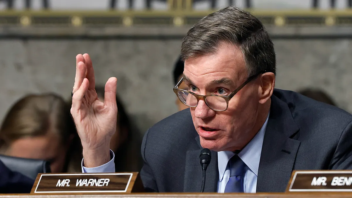 Mark Warner corrigé en direct par Jon Karl d’ABC sur l’identification des électeurs en Virginie
