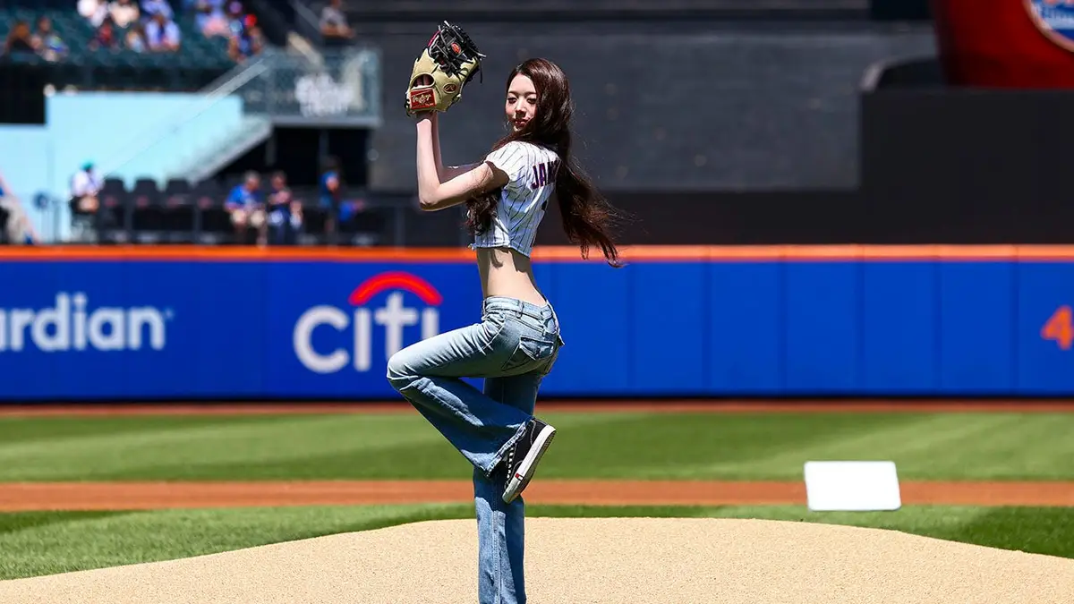 Mets présentent une pop star coréenne pour un lancer inaugural impressionnant, Wemby joue au football et Rosie