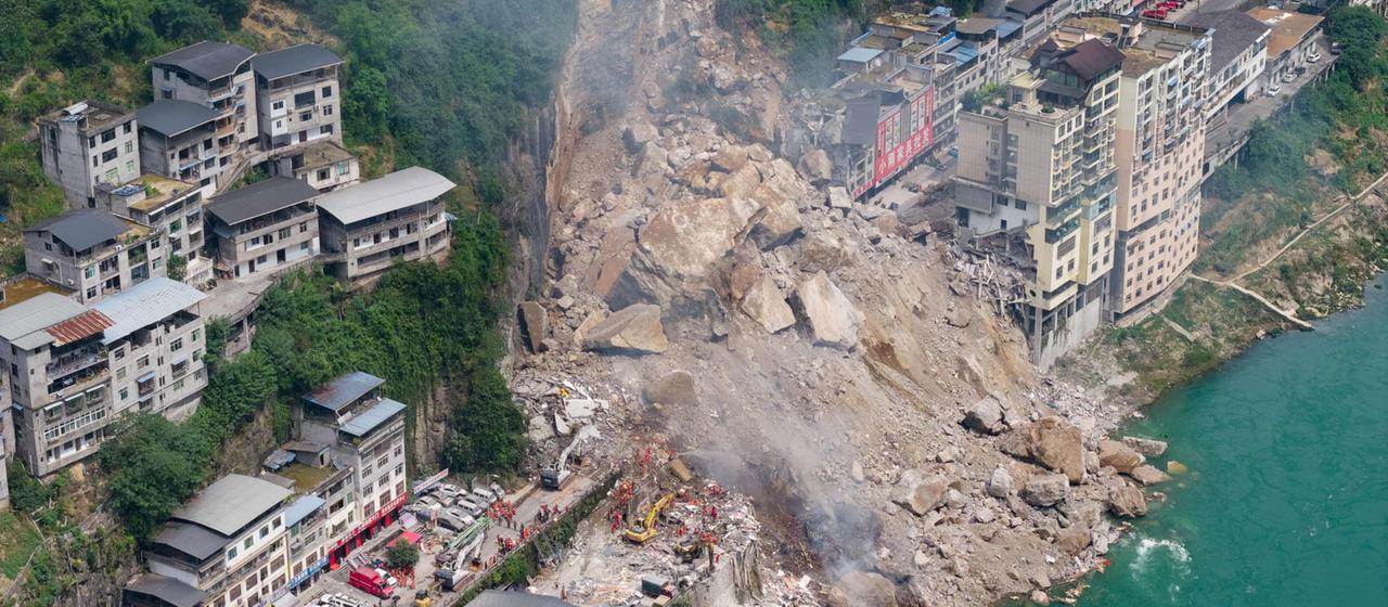 Morts et blessés après un glissement de terrain dans l’ouest de la Chine