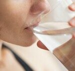 Nous croyions que le stress était uniquement psychologique. La science prouve qu’il dépend aussi de la quantité d’eau que vous buvez.