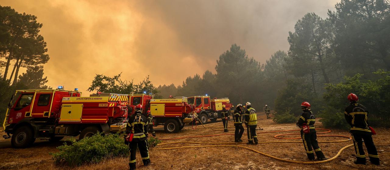 Plus de 60 000 personnes évacuées en France en raison des incendies de forêt