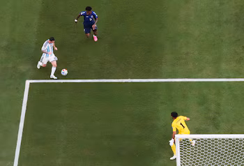 Tir de mi-terrain, contrôle impeccable et finition précise : le superbe but de Lionel Messi pour ouvrir le score face au Cap-Vert