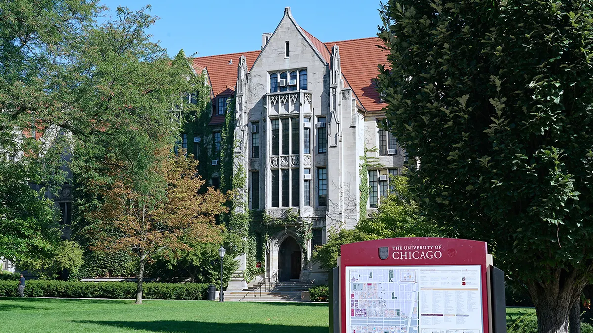 Tirs sur le campus de l’Université de Chicago : 2 morts à l’intérieur d’un véhicule, selon la police