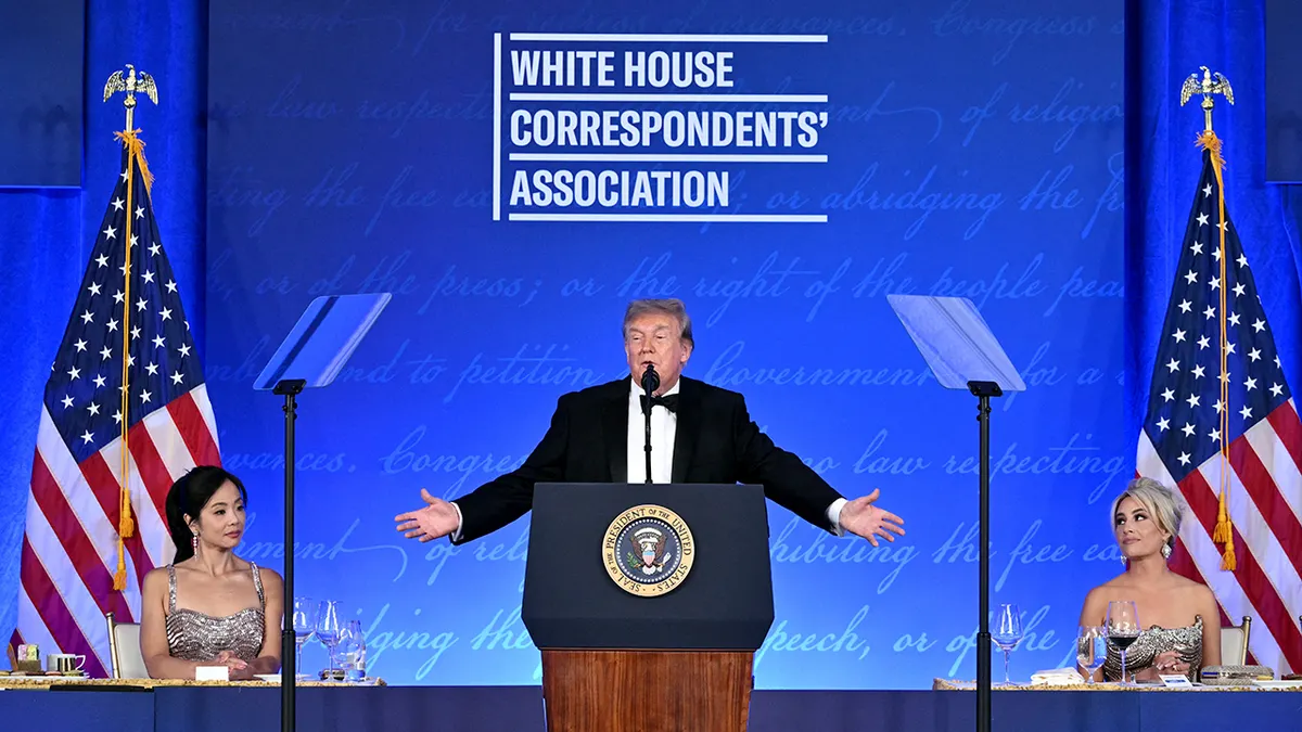 Trump adoucit son discours au dîner des correspondants de la Maison Blanche après une attaque