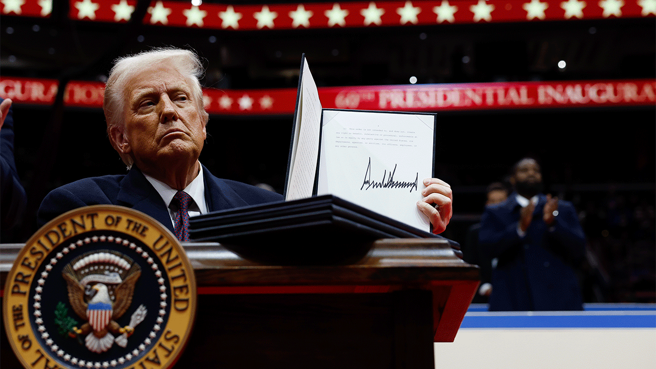 Trump ordonne des panneaux à l’extérieur du Smithsonian pour promouvoir une histoire exacte