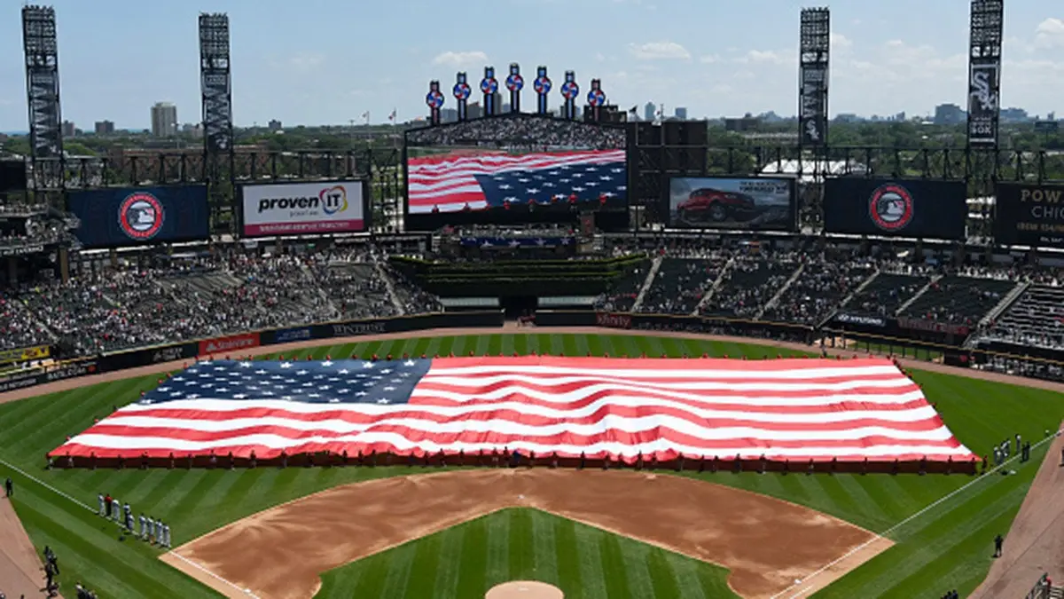 Un partenaire des White Sox sous le feu des critiques concernant les soins de genre, les événements de drag et la DEI