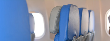 Un passager de Ryanair a déjà compris à quoi sert la ceinture de sécurité. Et il l’a découvert avec la moitié du corps en dehors de l’avion.