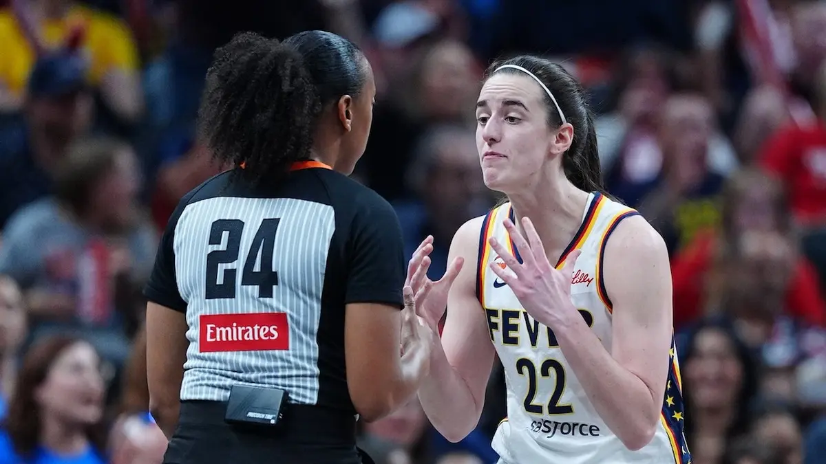 Un rédacteur de USA Today affirme que Caitlin Clark met en danger les joueuses de la WNBA Noires et queer en simulant.