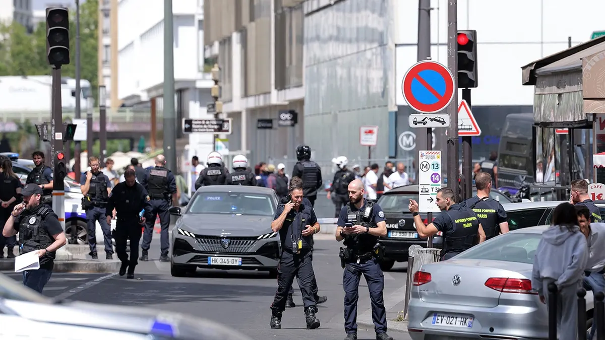 Un suspect de coup de couteau à Paris aurait prétendument crié un slogan islamique après l’attaque