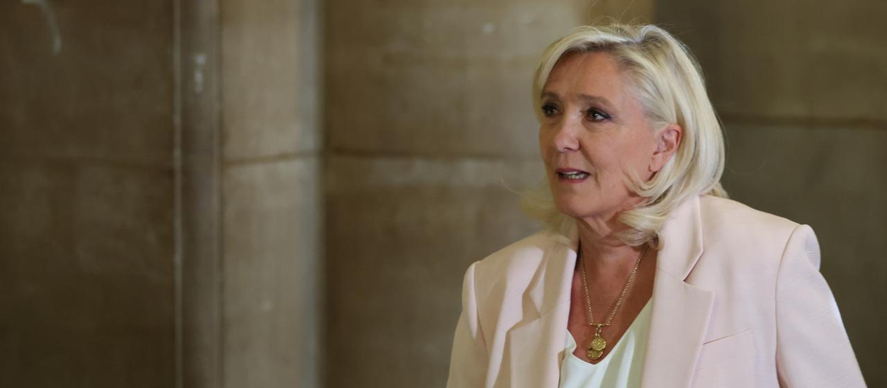 Un tribunal confirme la condamnation de Le Pen – Peine de prison avec bracelet électronique