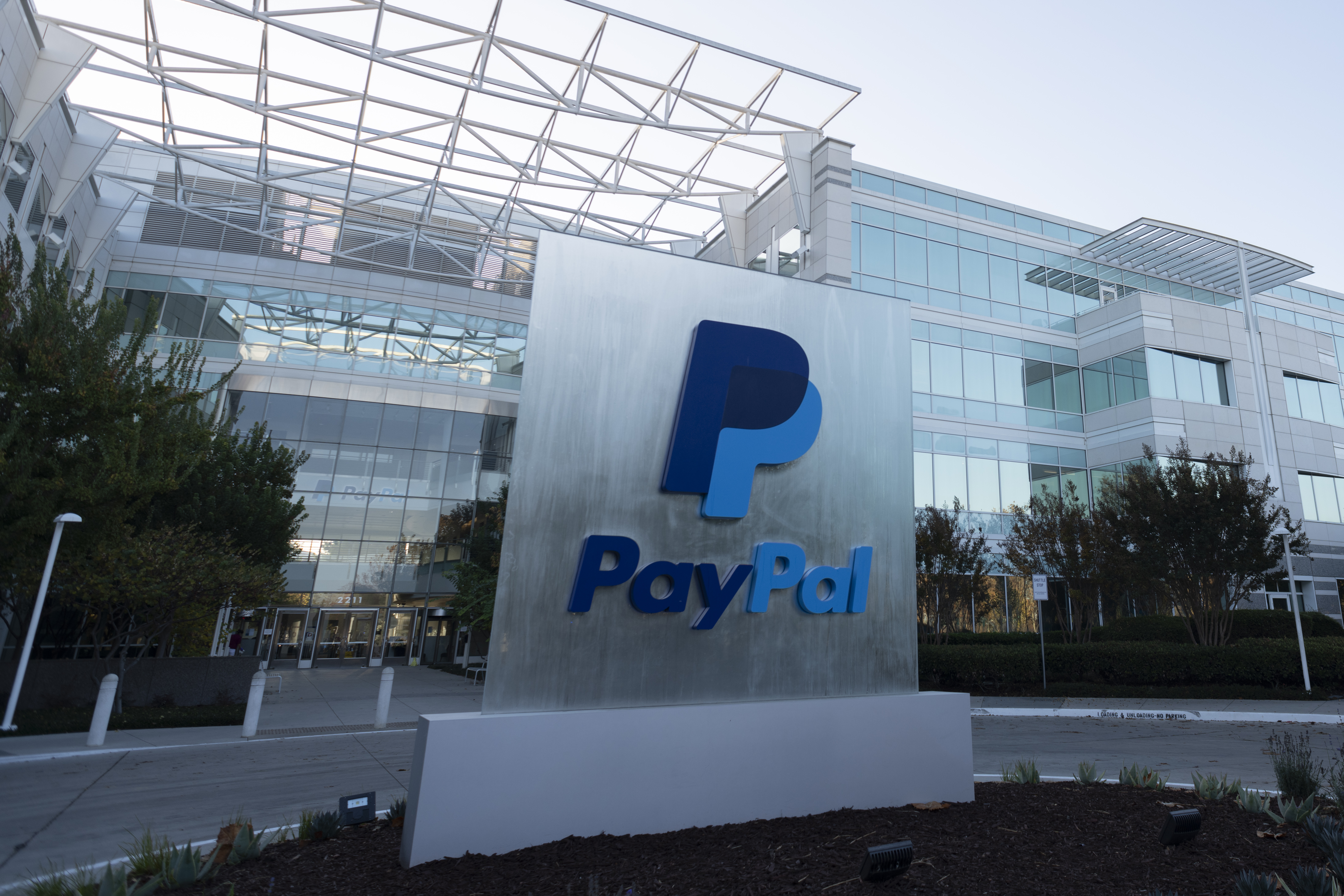 PayPal logosu San Jose, California'daki ofisinde görülebilir.