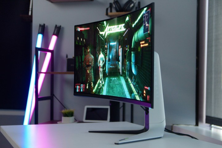 Cyberpunk 2077, Alienware 34 QD-OLED üzerinde çalışıyor.