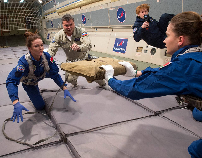ISS'ye uçuşa hazırlanıyor: Belarus'tan kozmonotlar sıfır yerçekiminde eğitimi başarıyla tamamladı